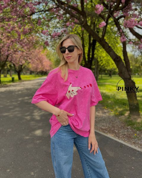 Оптом. Футболка oversize с принтом 26009 Розовый в универсальном размере 26009 Рожевий ONE SIZE фото